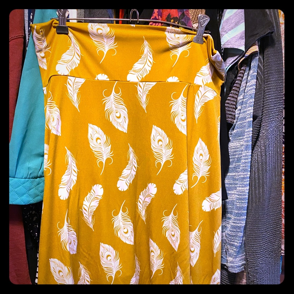 LuLaRoe Knee length A-line skirt- EUC size L